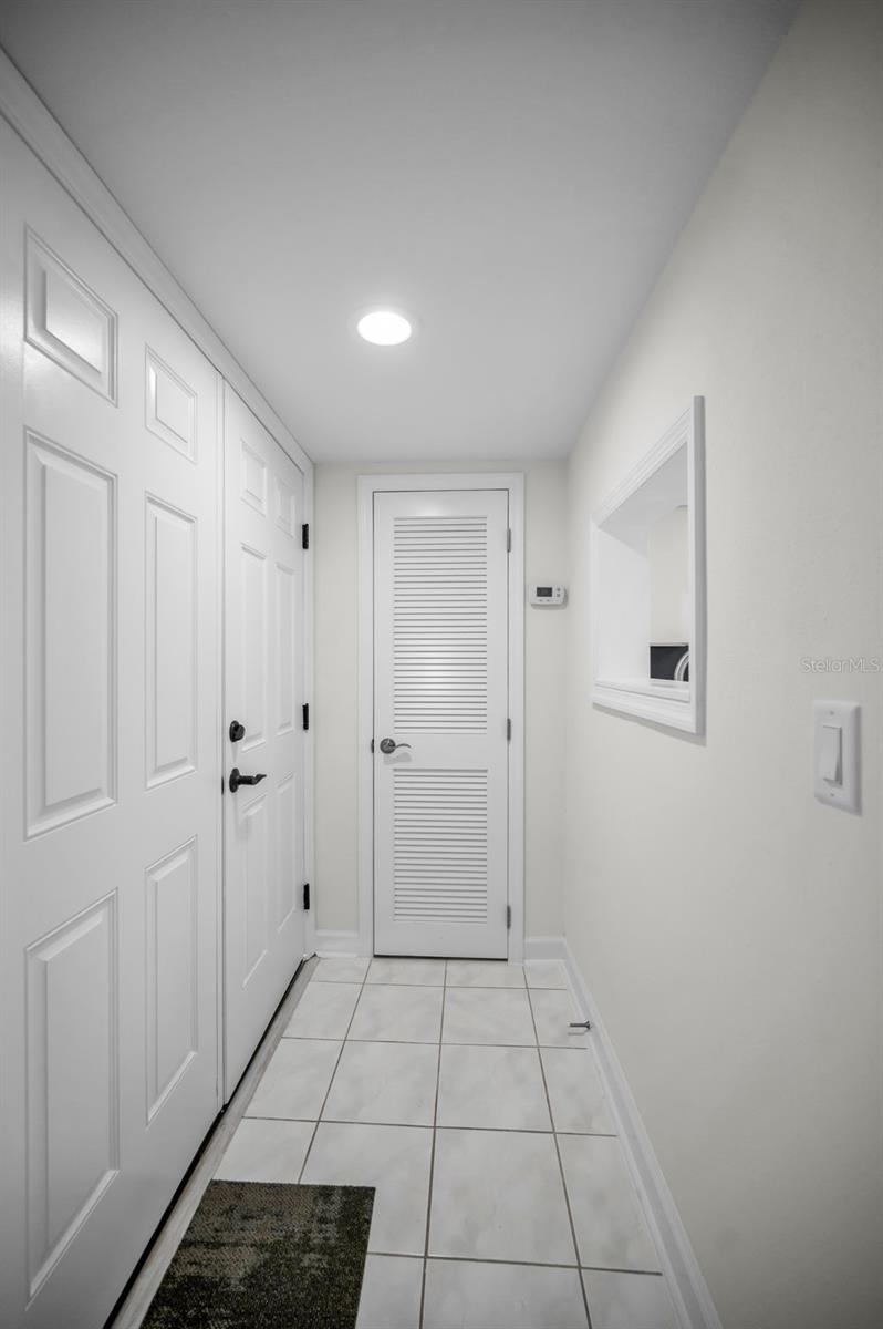 Listing photo id 21 for 1 Windrush Boulevard 31