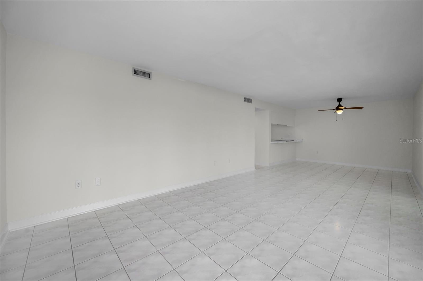 Listing photo id 26 for 1 Windrush Boulevard 31