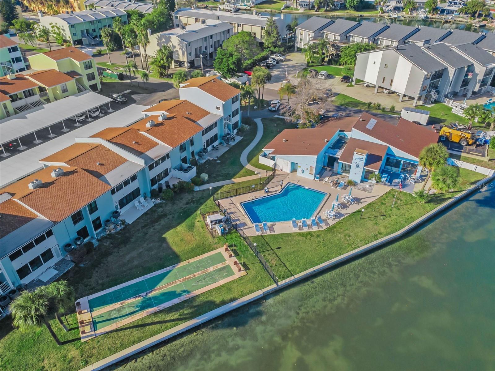 Listing photo id 1 for 1 Windrush Boulevard 31