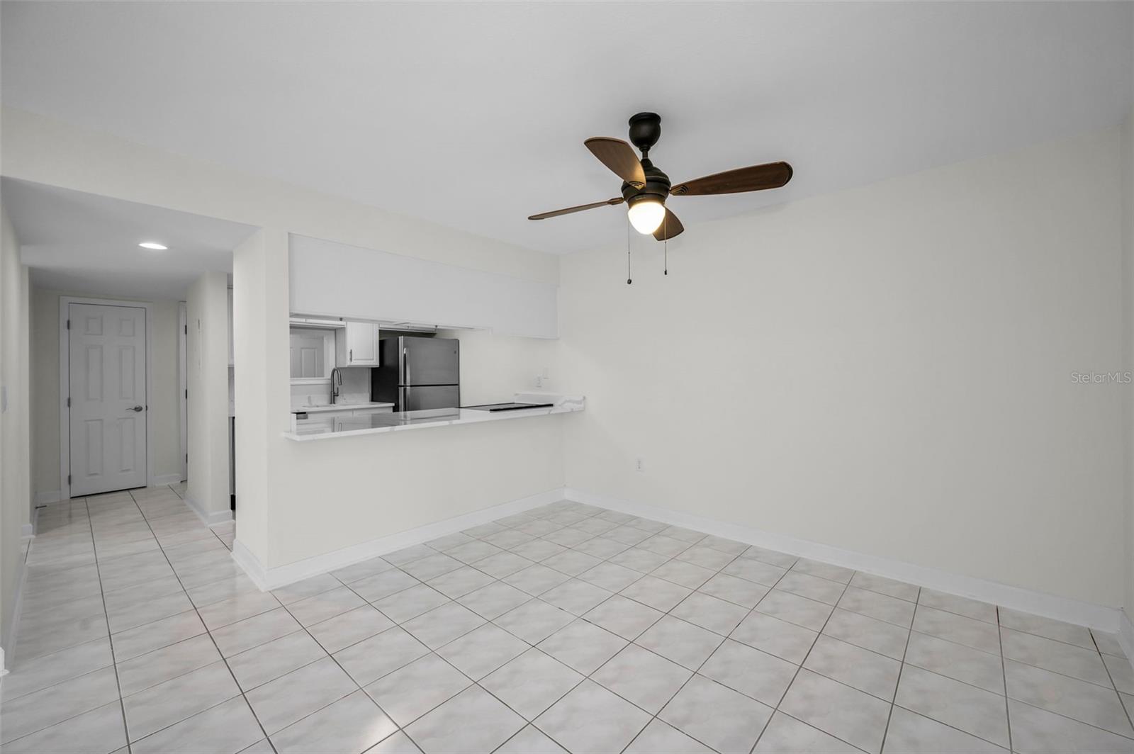 Listing photo id 33 for 1 Windrush Boulevard 31