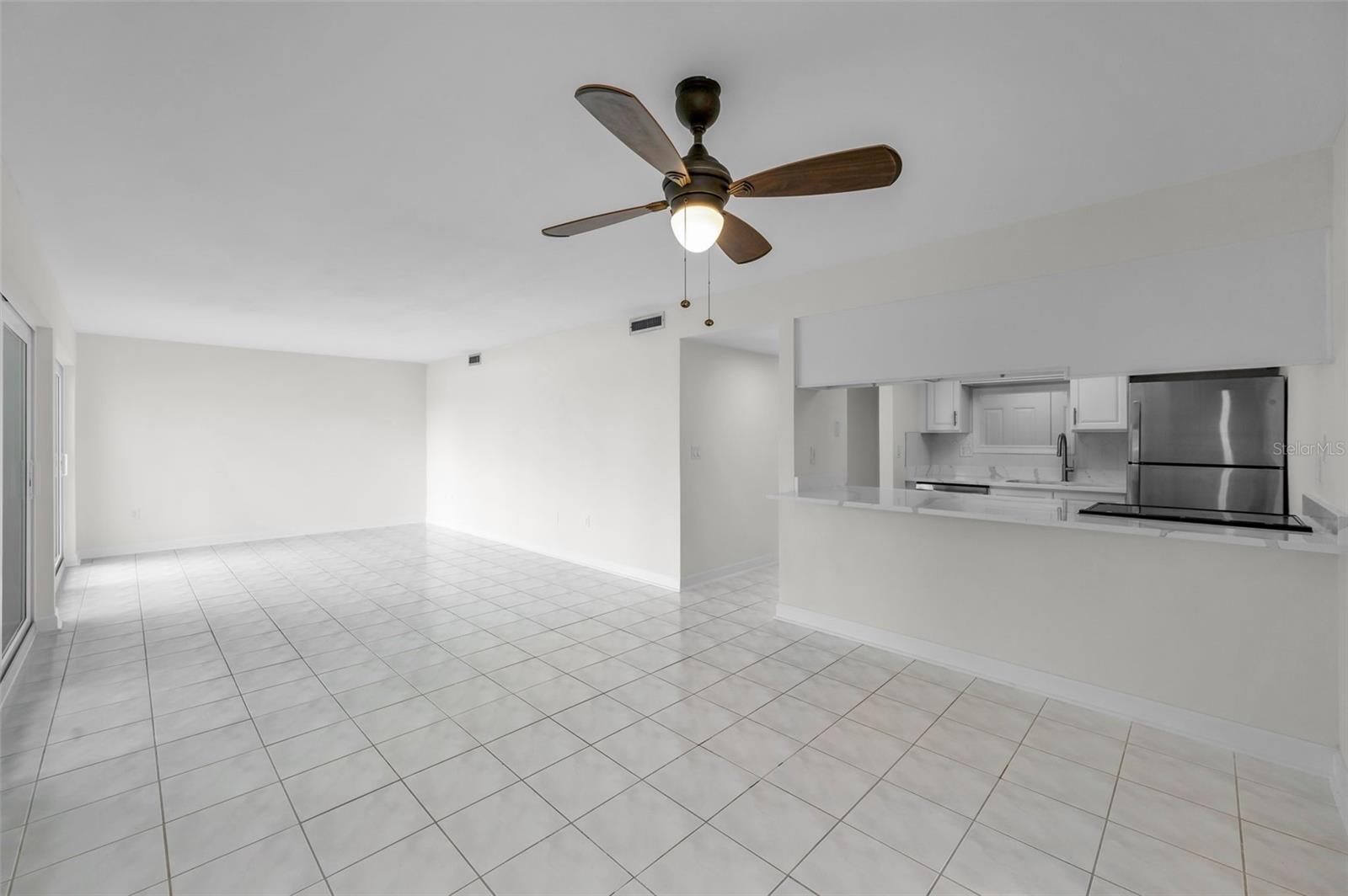 Listing photo id 34 for 1 Windrush Boulevard 31