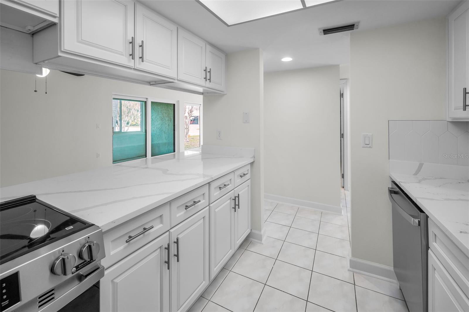Listing photo id 37 for 1 Windrush Boulevard 31