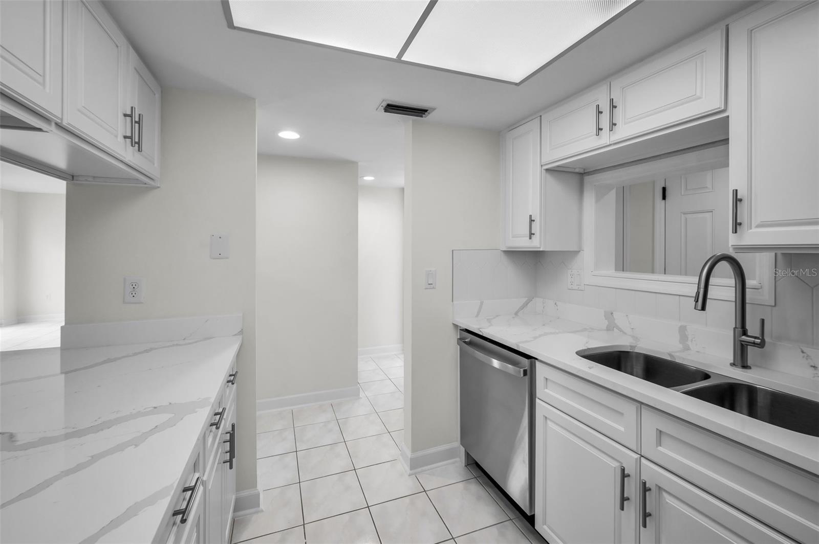 Listing photo id 38 for 1 Windrush Boulevard 31