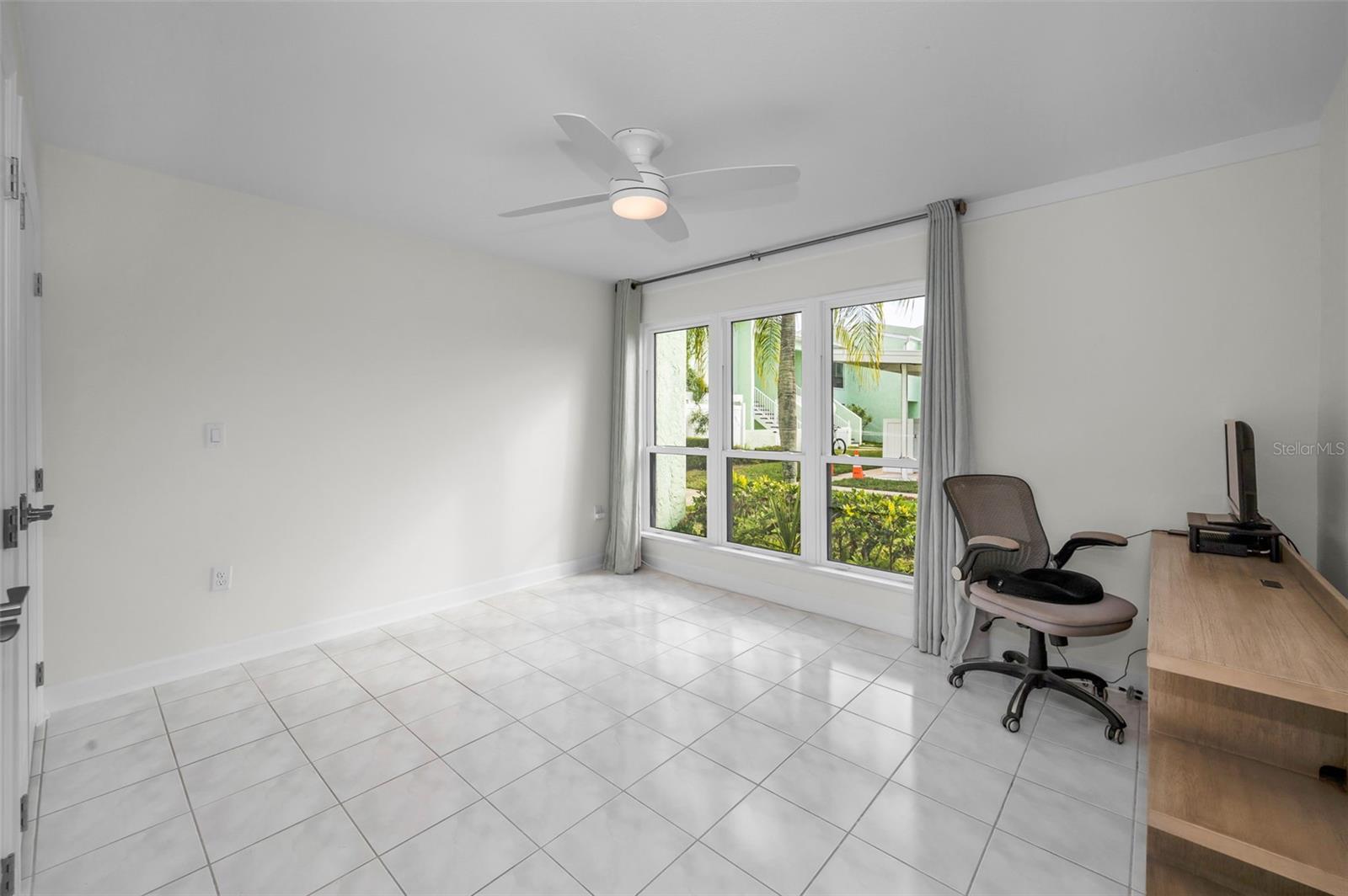 Listing photo id 41 for 1 Windrush Boulevard 31