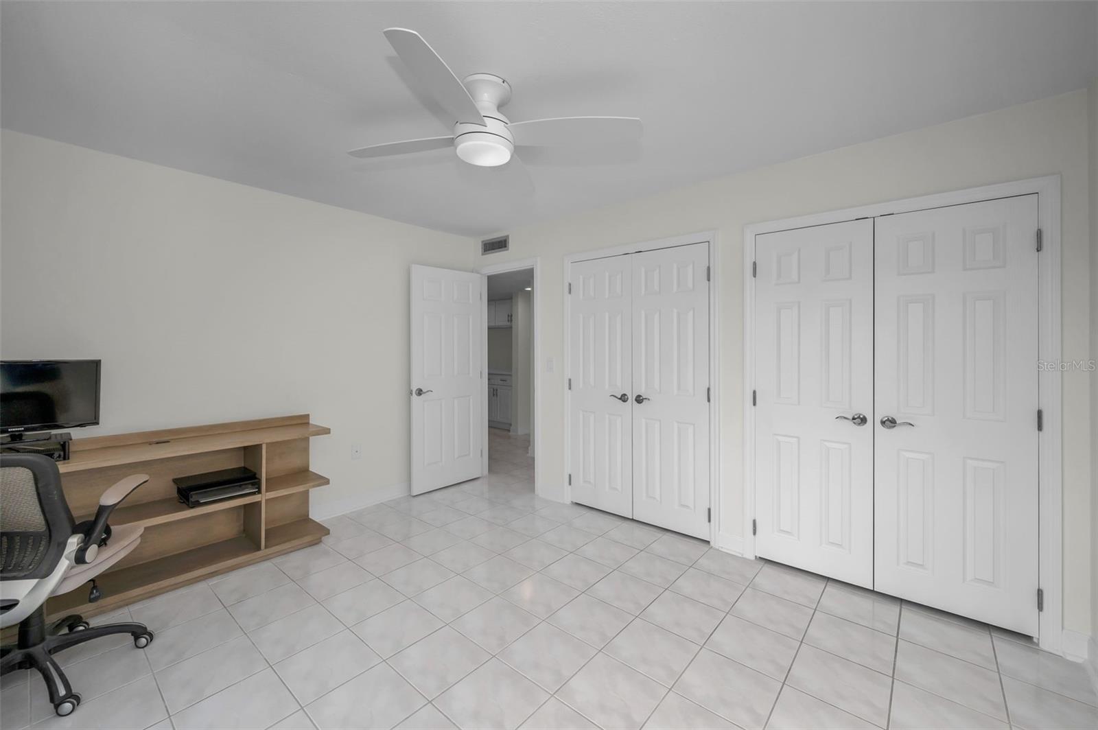 Listing photo id 44 for 1 Windrush Boulevard 31