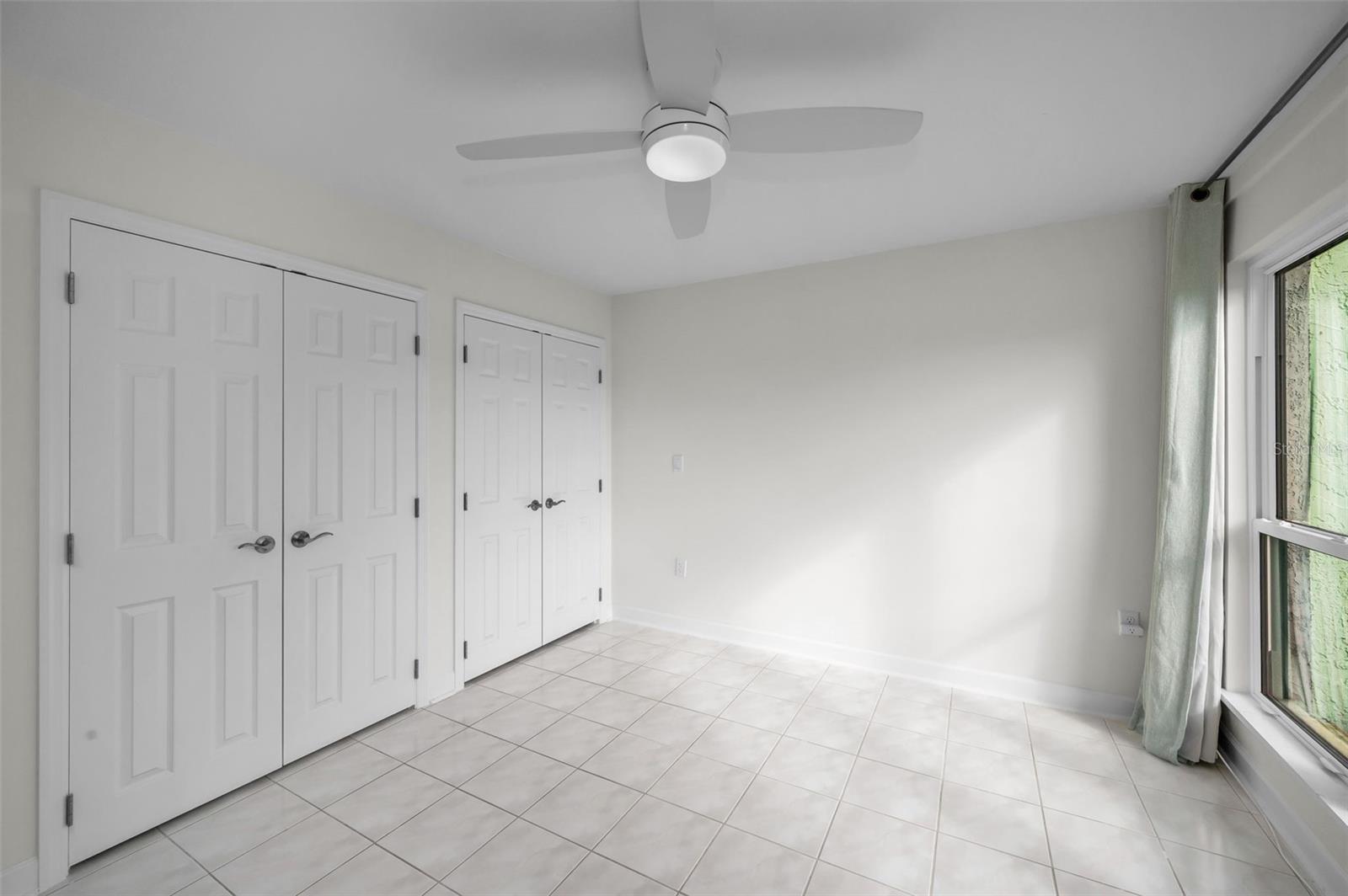 Listing photo id 45 for 1 Windrush Boulevard 31