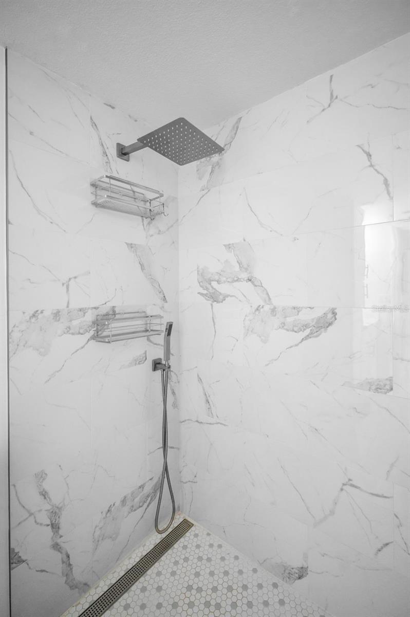 Listing photo id 48 for 1 Windrush Boulevard 31