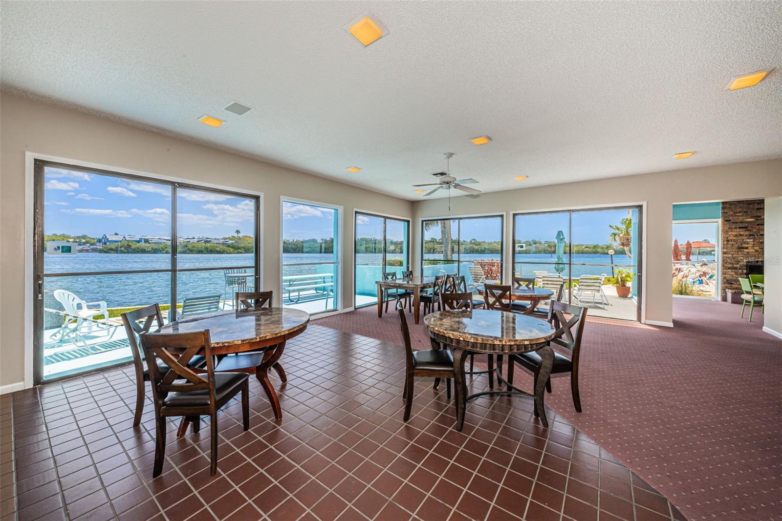 Listing photo id 61 for 1 Windrush Boulevard 31