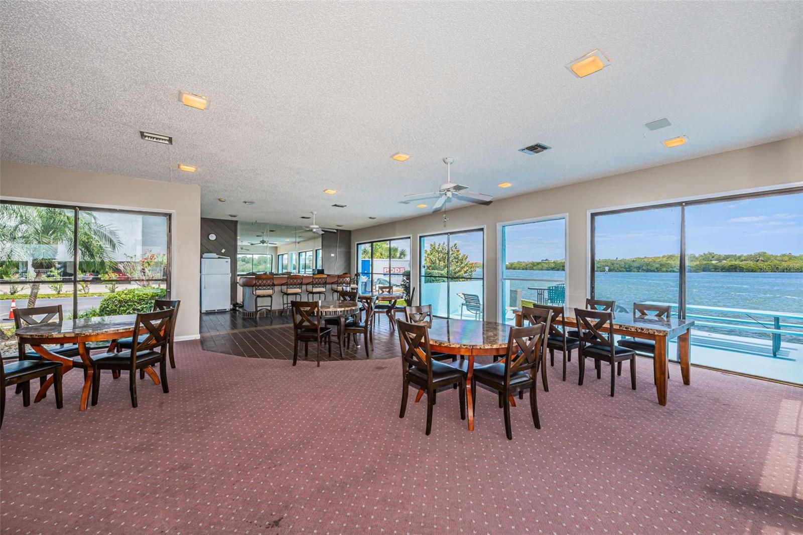 Listing photo id 62 for 1 Windrush Boulevard 31