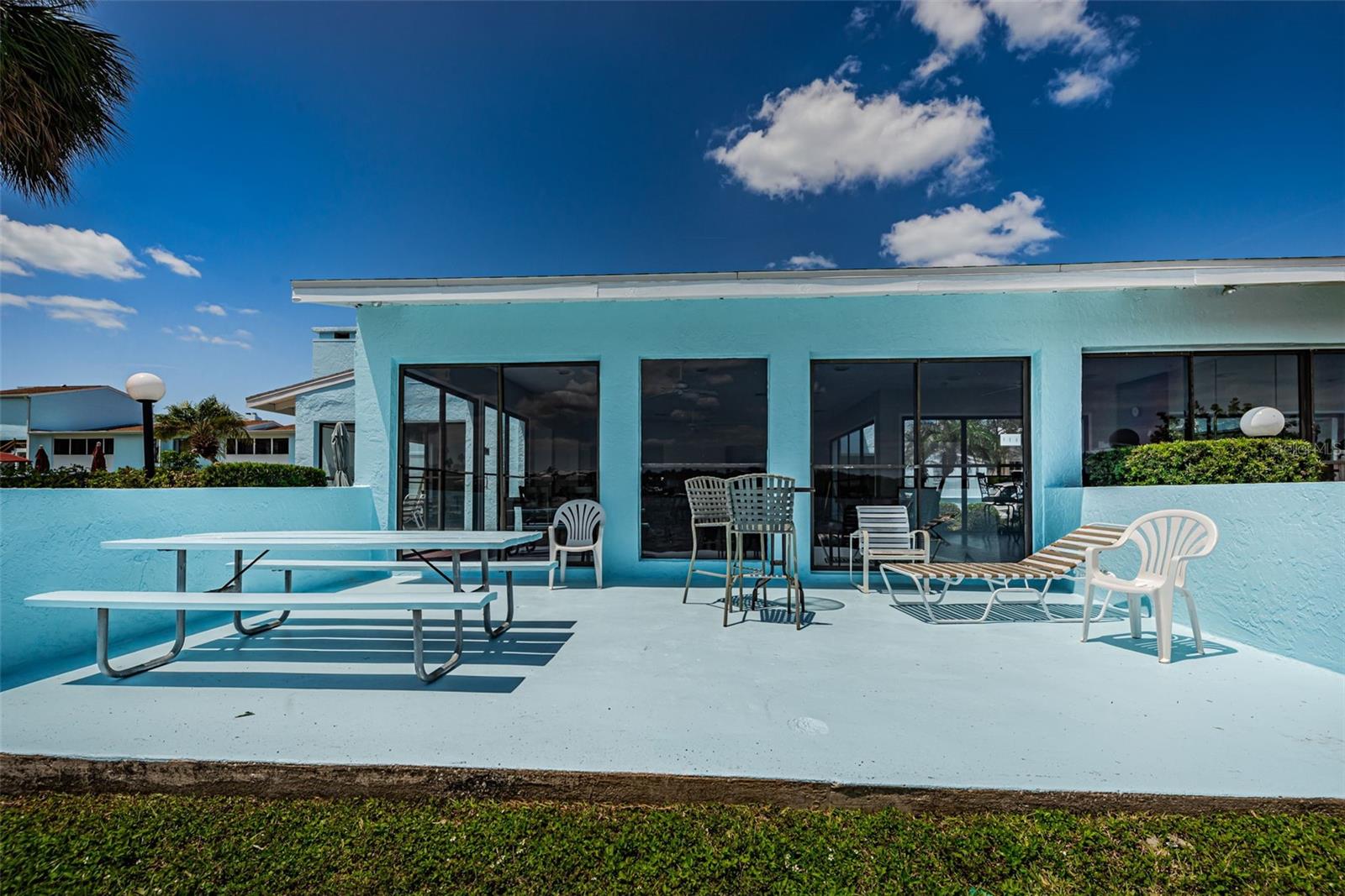 Listing photo id 64 for 1 Windrush Boulevard 31