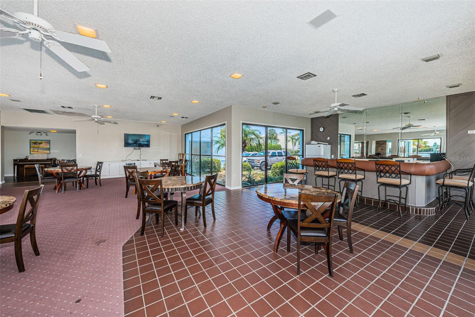 Listing photo id 65 for 1 Windrush Boulevard 31