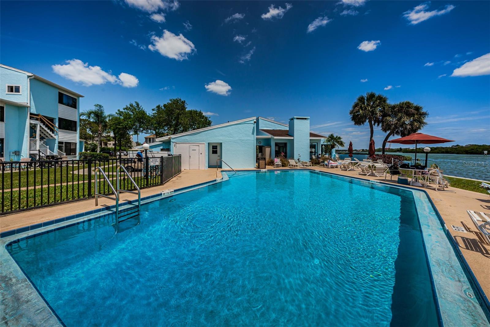 Listing photo id 83 for 1 Windrush Boulevard 31