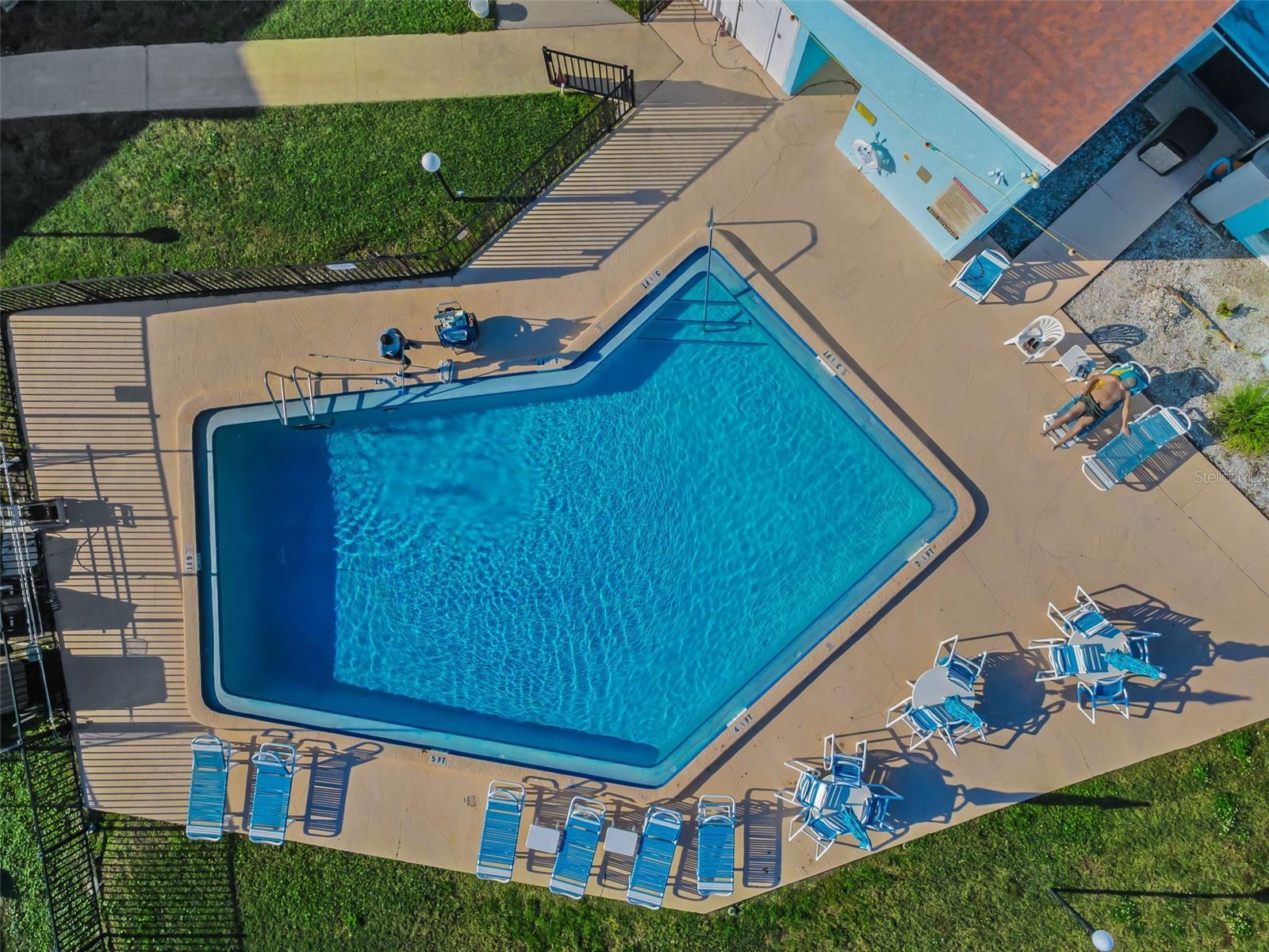 Listing photo id 85 for 1 Windrush Boulevard 31