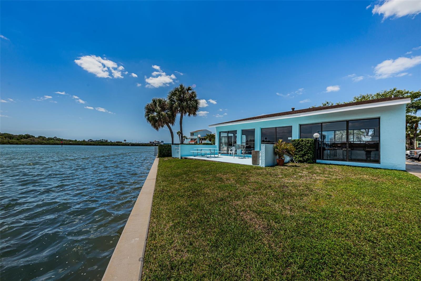 Listing photo id 92 for 1 Windrush Boulevard 31