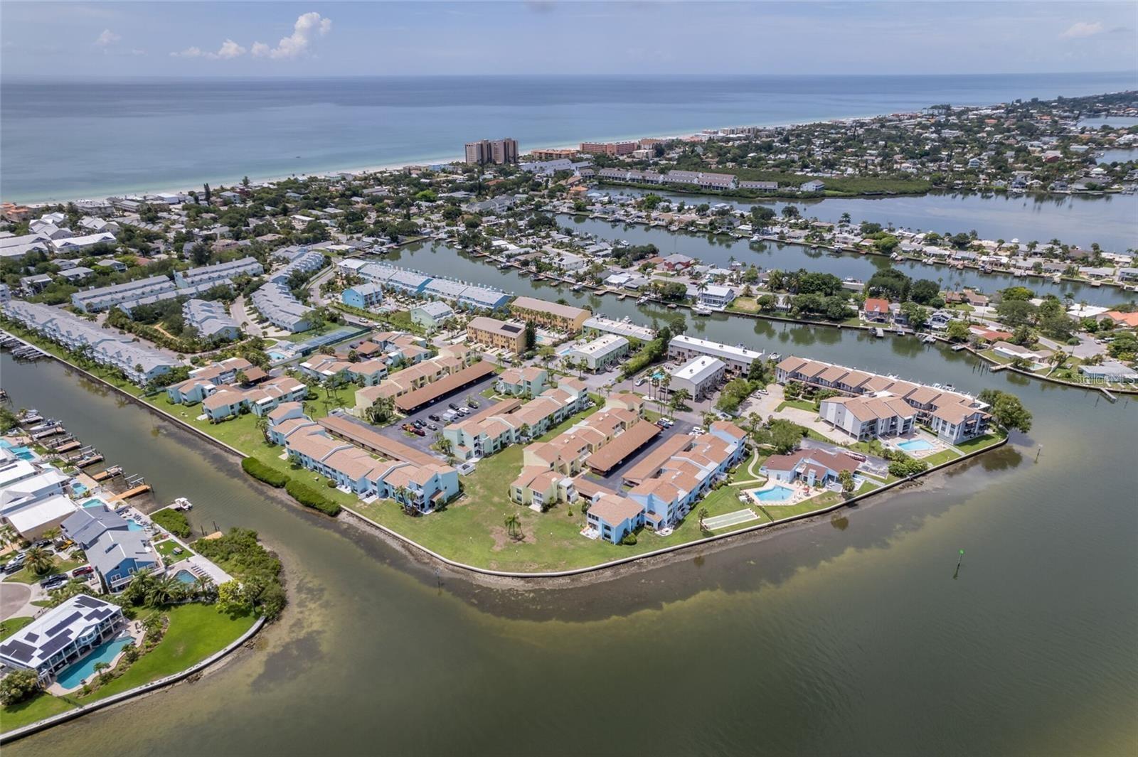 Listing photo id 93 for 1 Windrush Boulevard 31