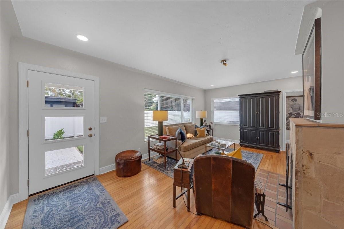 Image 18 of 55 For 1030 32nd Avenue N