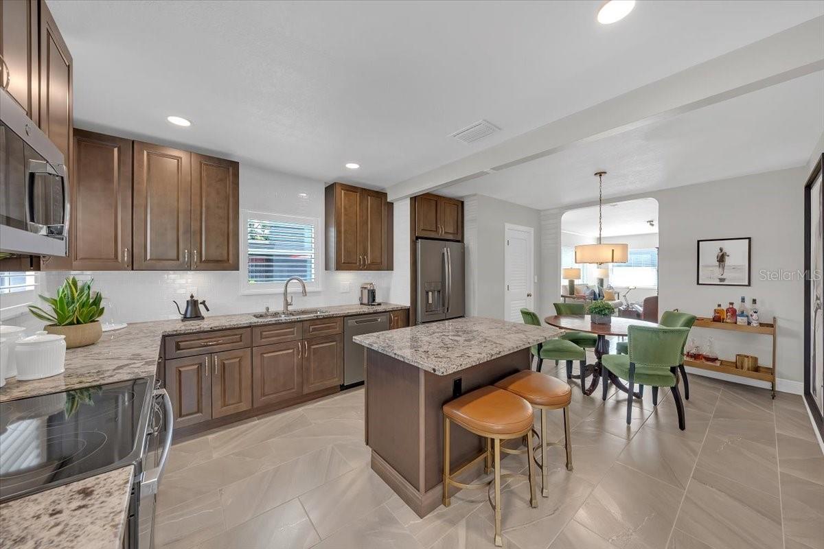 Image 4 of 55 For 1030 32nd Avenue N