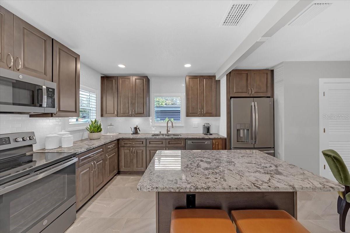 Image 5 of 55 For 1030 32nd Avenue N