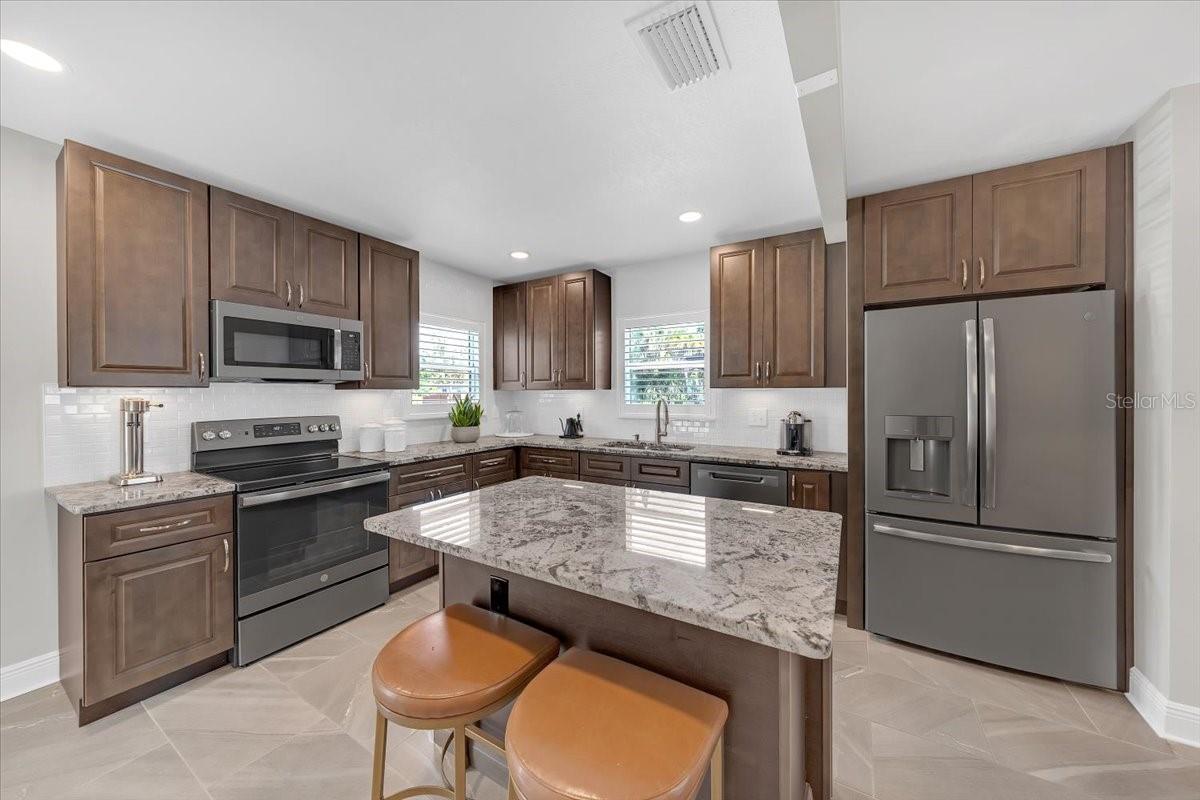 Image 6 of 55 For 1030 32nd Avenue N