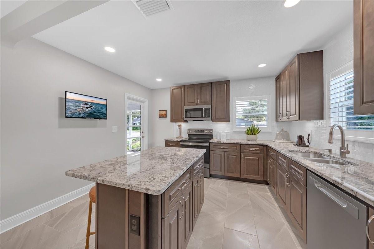 Image 7 of 55 For 1030 32nd Avenue N