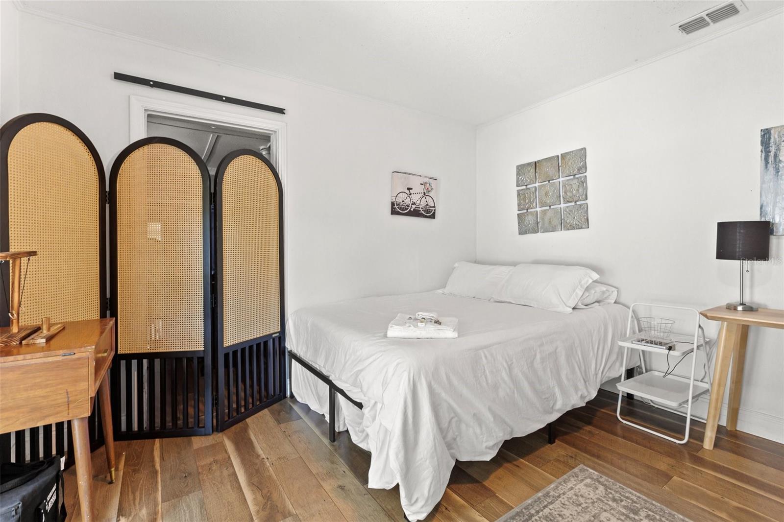 Listing photo id 8 for 6806 17th Street