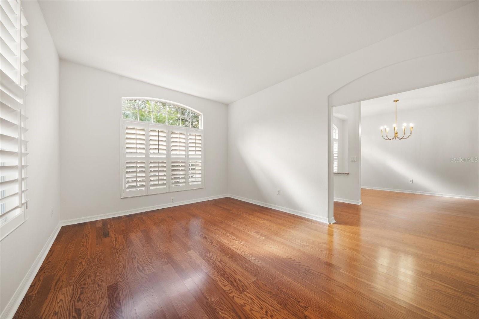 Image 5 of 54 For 10539 Weybridge Drive