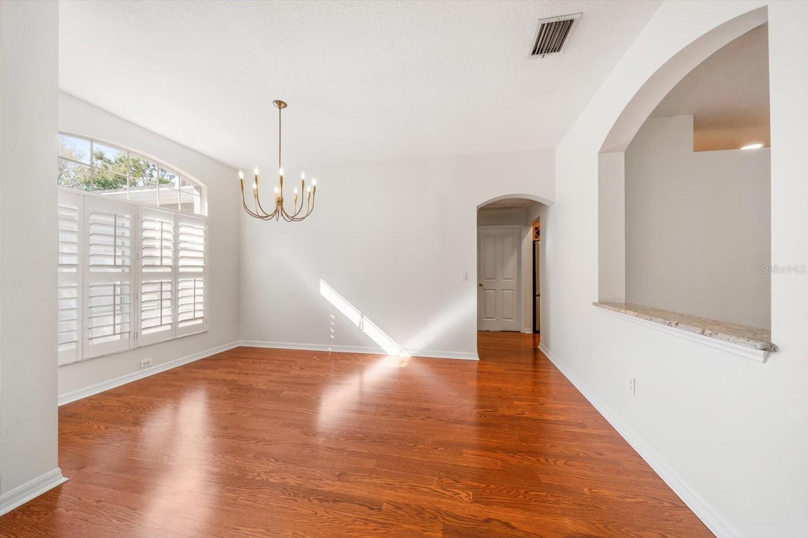 Image 7 of 54 For 10539 Weybridge Drive