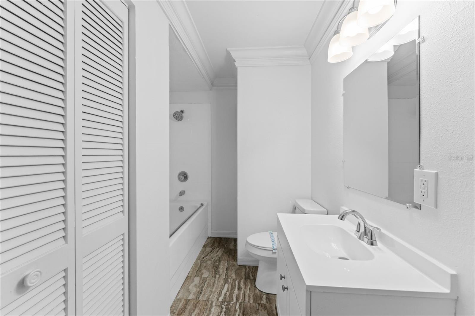 Image 13 of 27 For 2002 Habana Avenue D