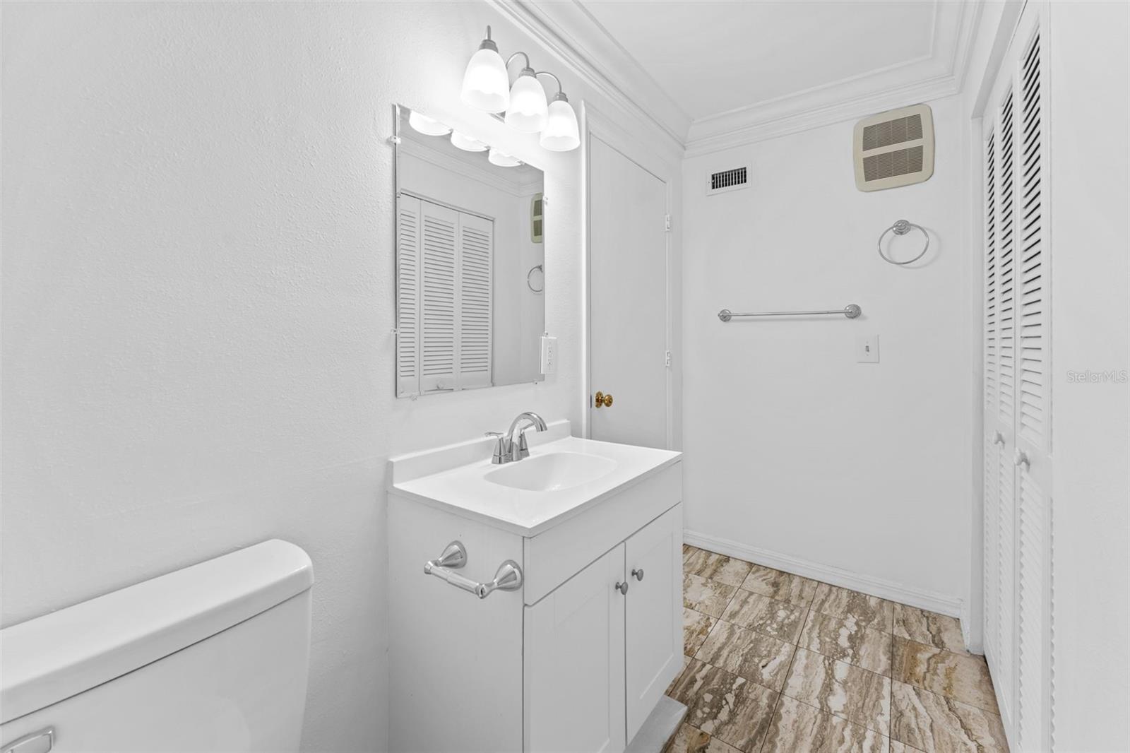 Image 14 of 27 For 2002 Habana Avenue D