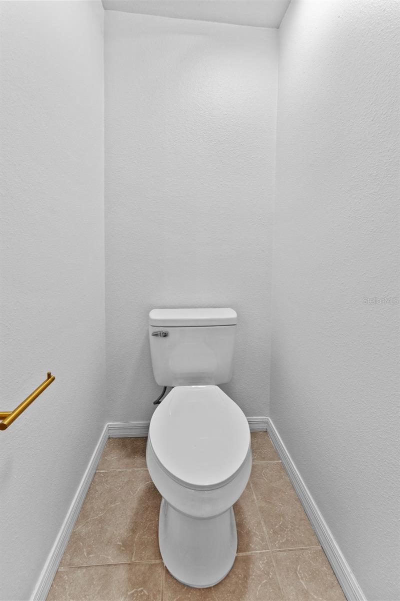 Image 20 of 27 For 2002 Habana Avenue D