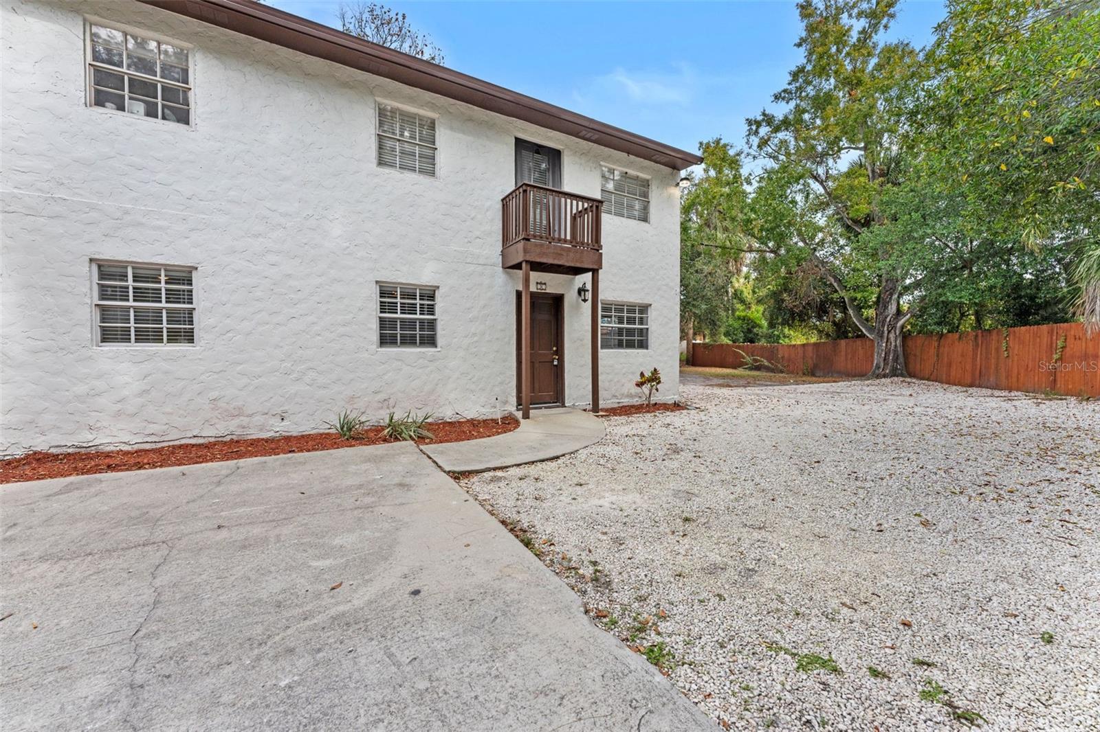 Image 23 of 27 For 2002 Habana Avenue D