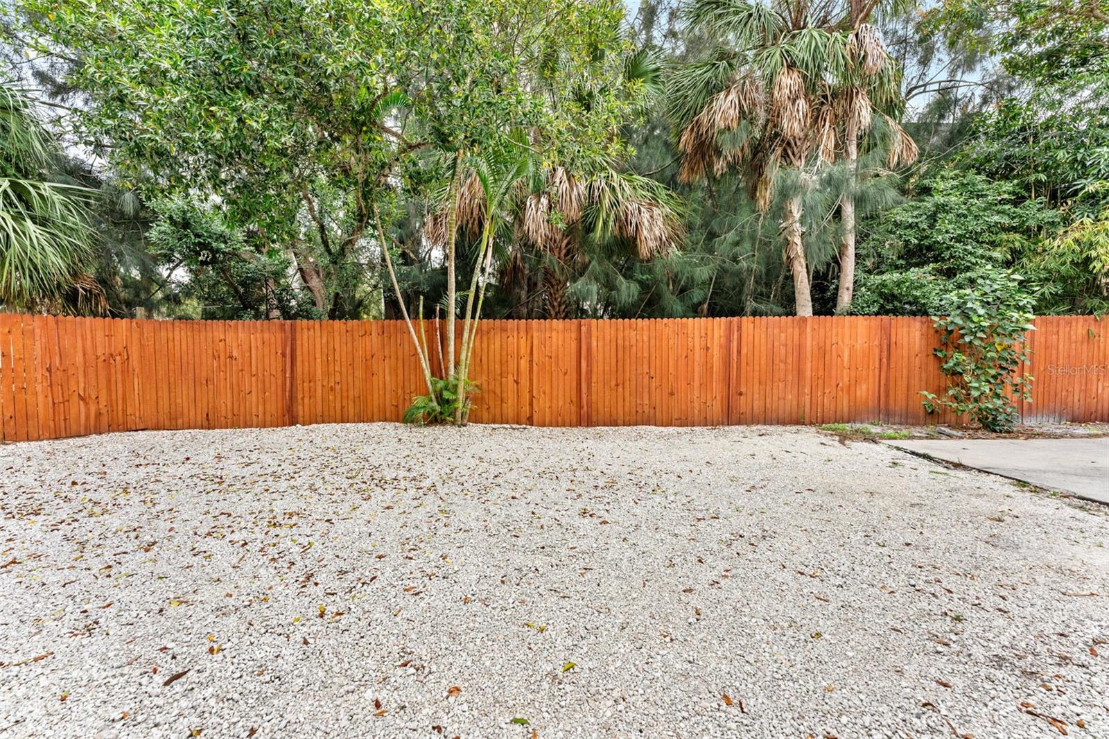 Image 25 of 27 For 2002 Habana Avenue D