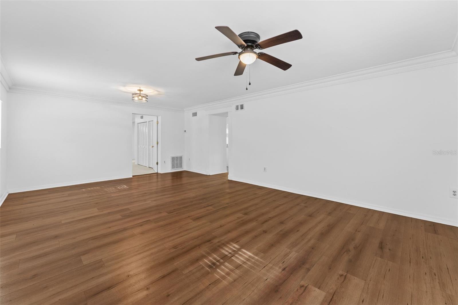 Image 3 of 27 For 2002 Habana Avenue D