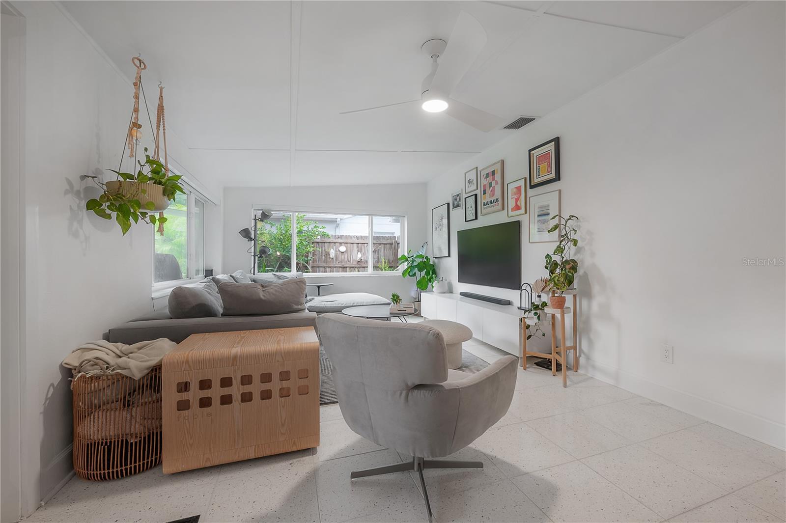 Image 10 of 42 For 4008 Bay Villa Avenue