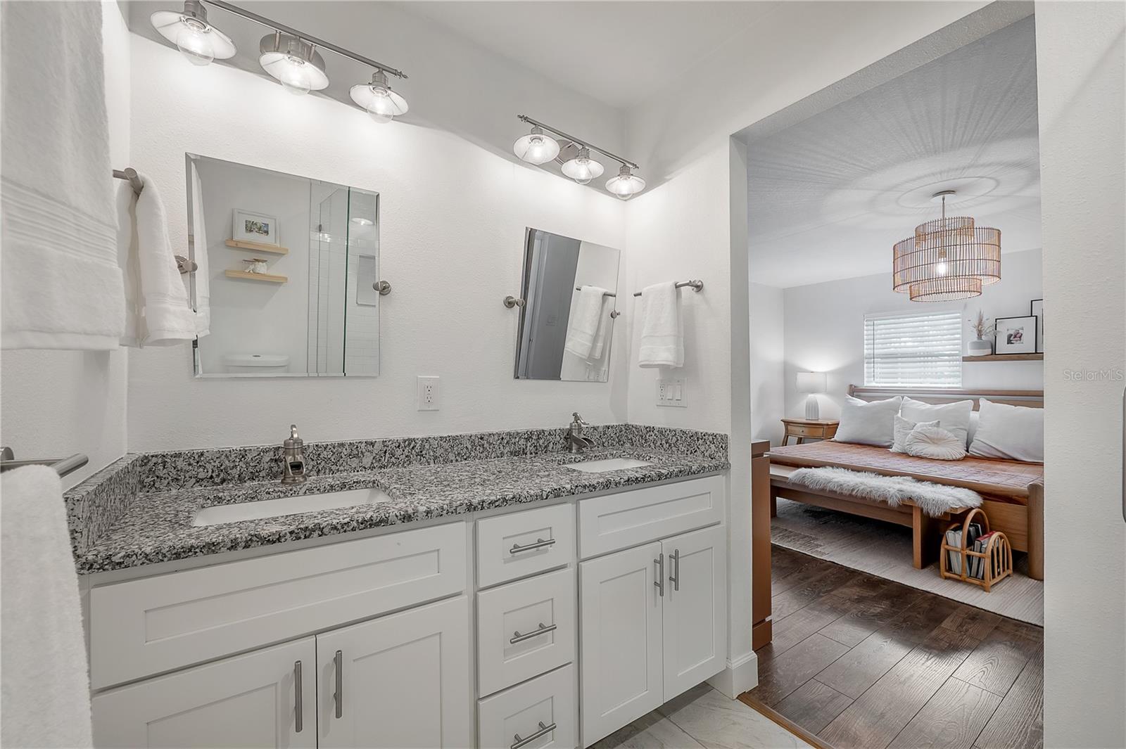 Image 18 of 42 For 4008 Bay Villa Avenue