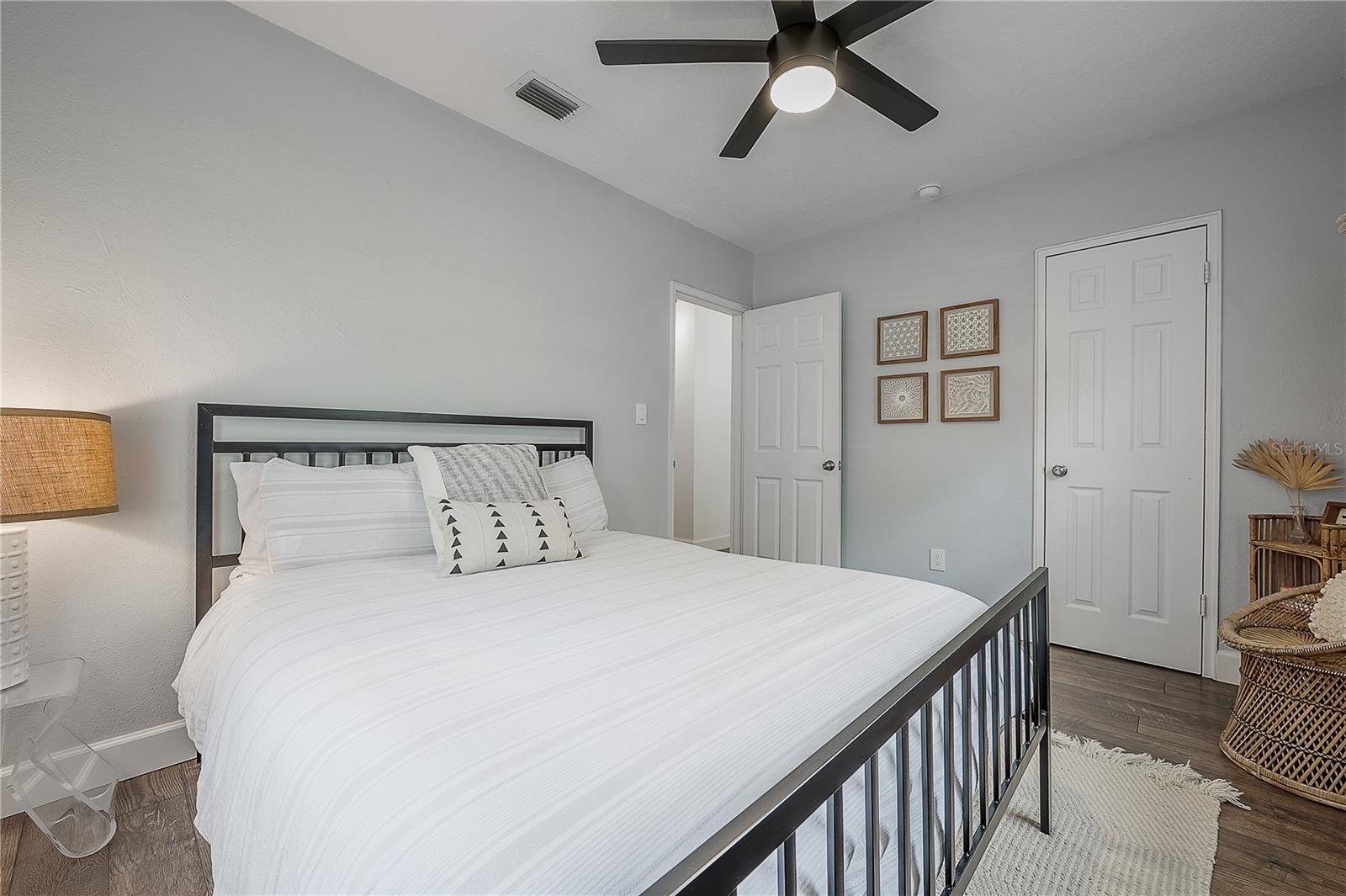 Image 23 of 42 For 4008 Bay Villa Avenue