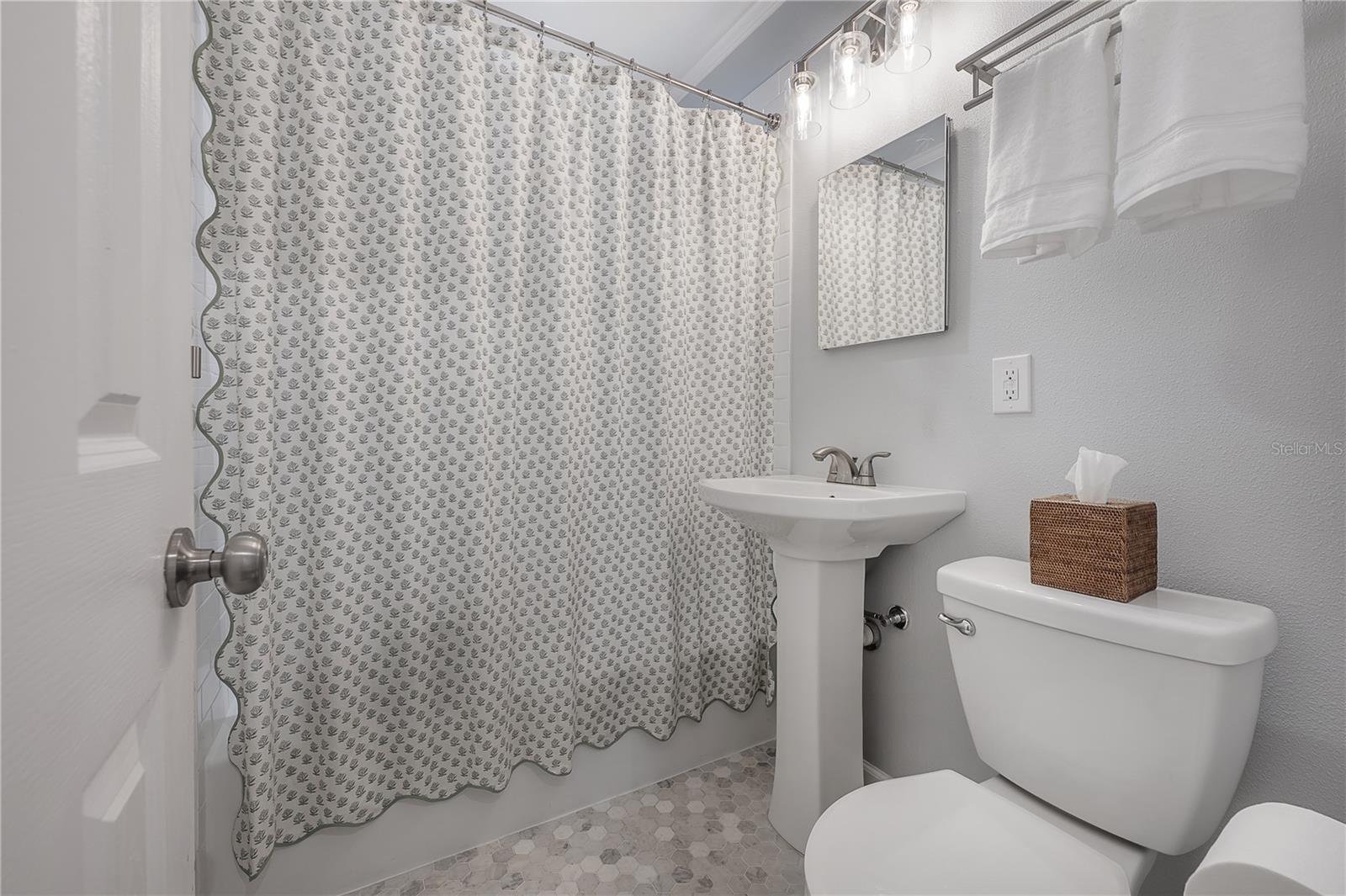 Image 24 of 42 For 4008 Bay Villa Avenue