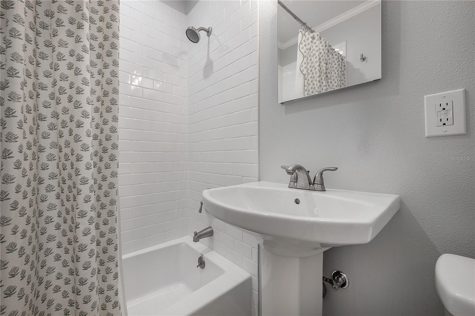 Image 25 of 42 For 4008 Bay Villa Avenue