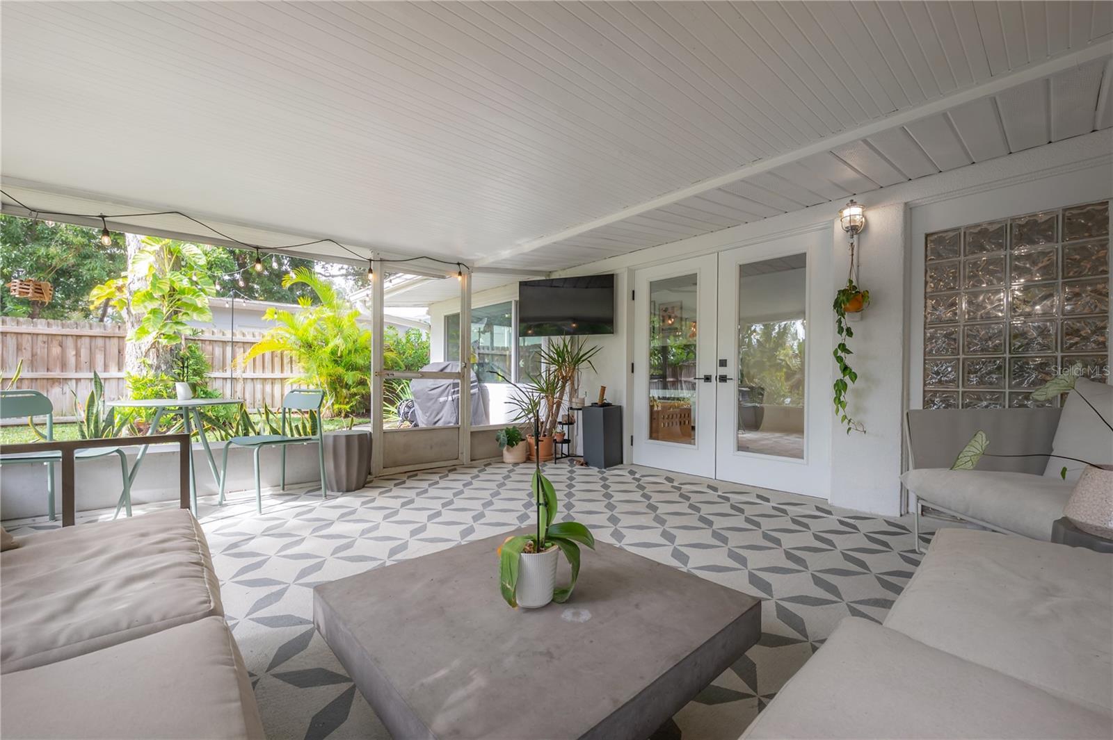 Image 31 of 42 For 4008 Bay Villa Avenue