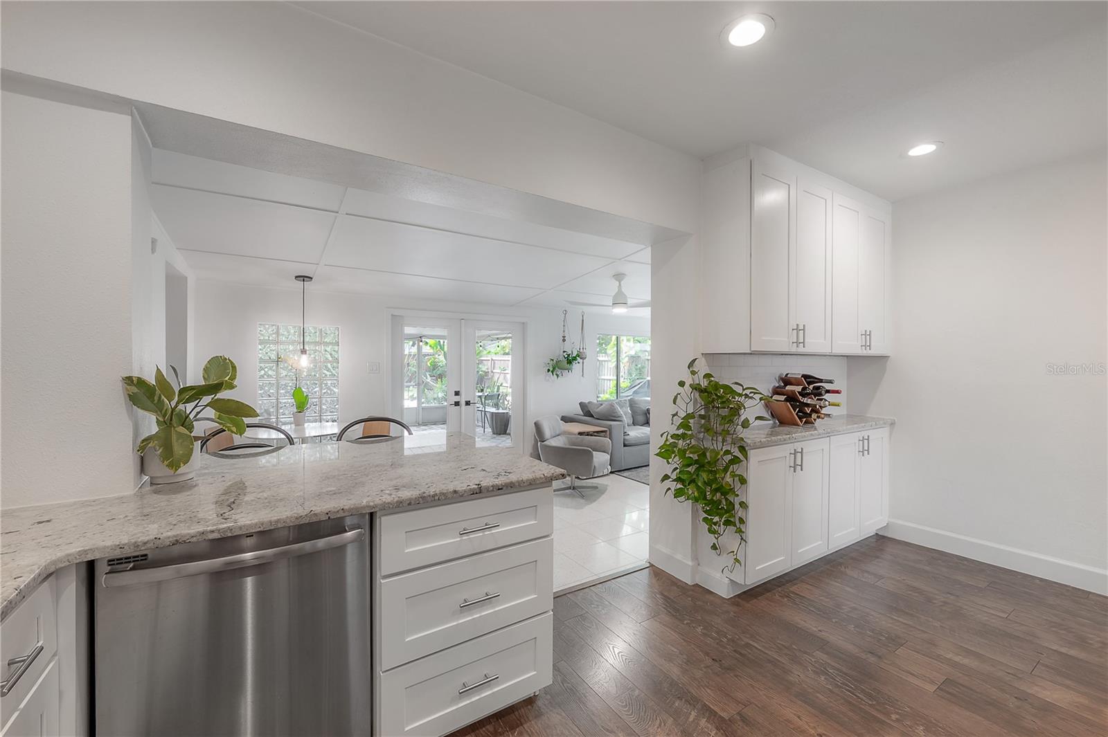 Image 8 of 42 For 4008 Bay Villa Avenue