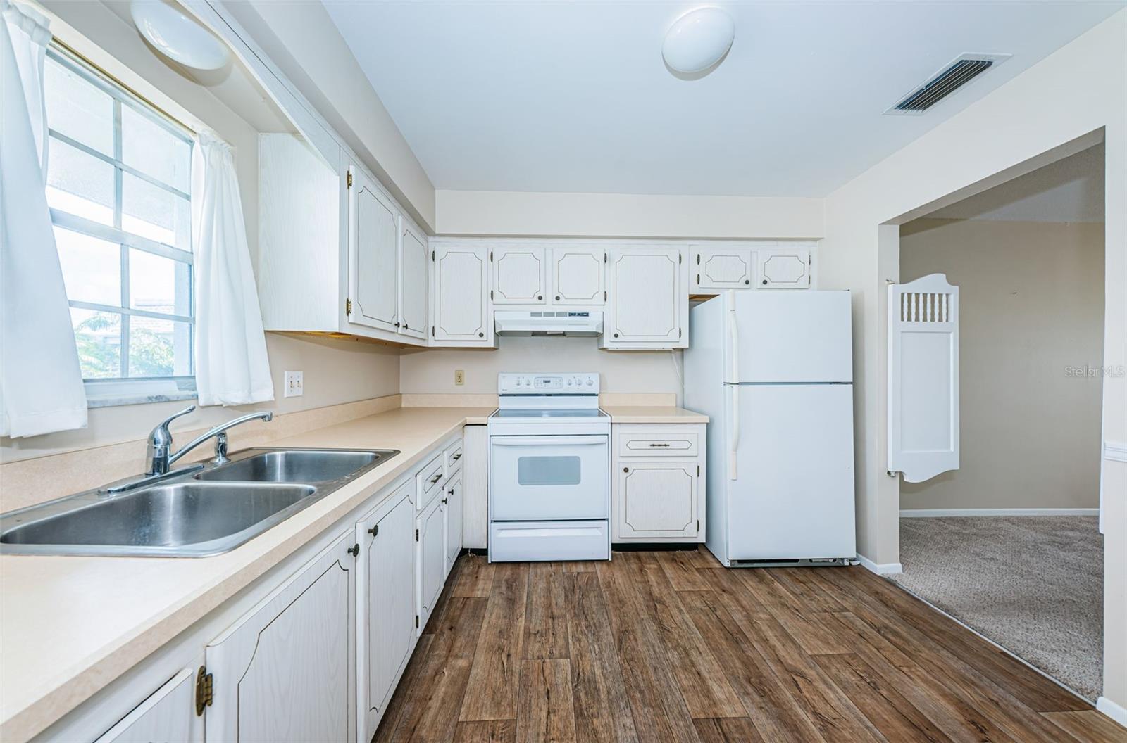 Image 16 of 38 For 1706 Belleair Forest Drive 322