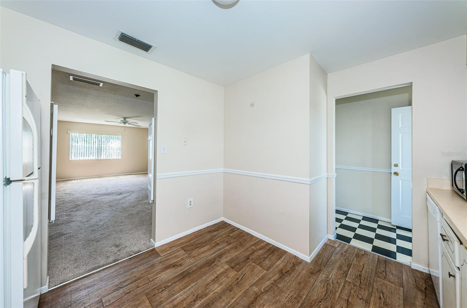 Image 18 of 38 For 1706 Belleair Forest Drive 322