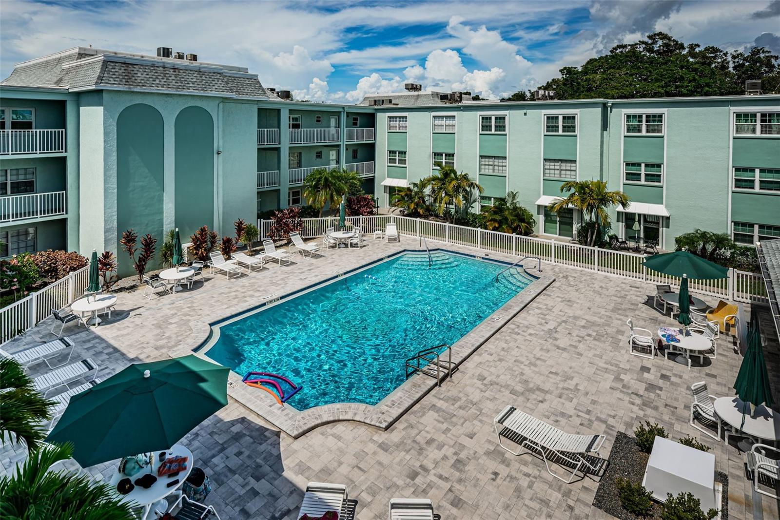 Image 29 of 38 For 1706 Belleair Forest Drive 322