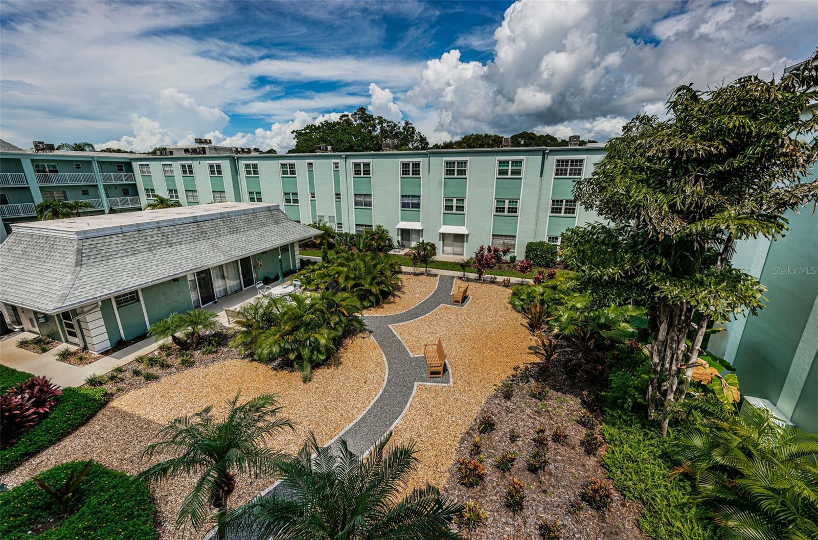 Image 33 of 38 For 1706 Belleair Forest Drive 322