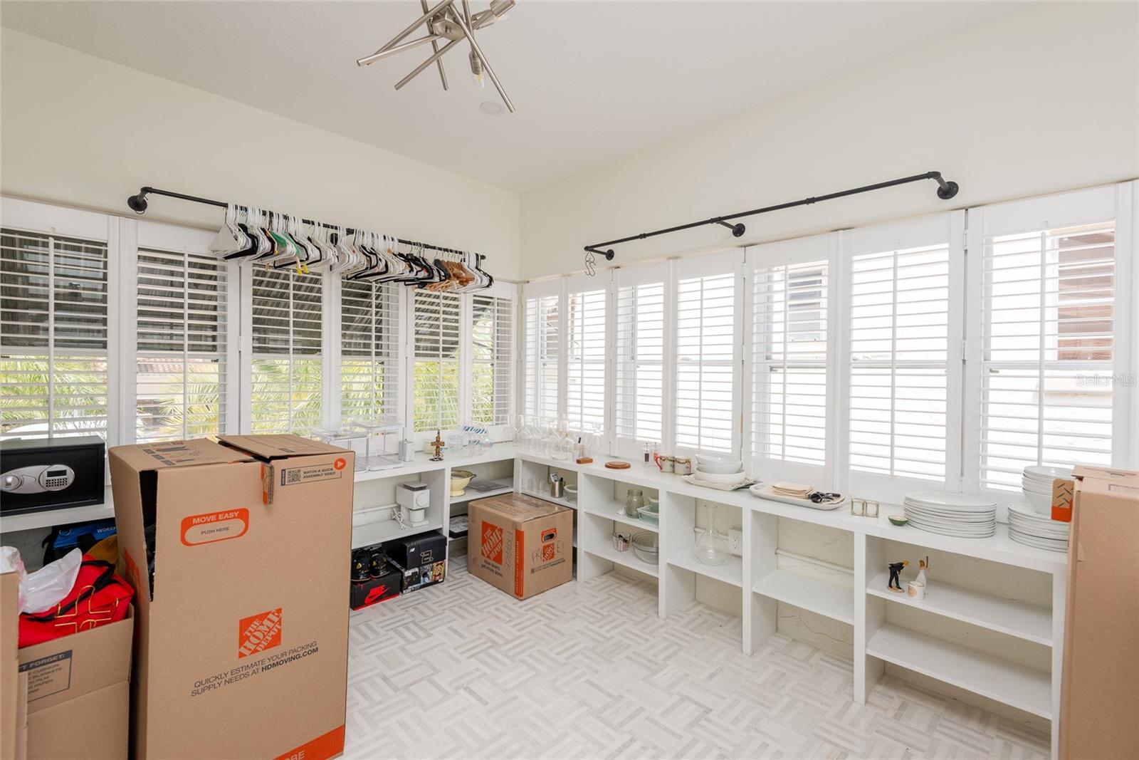 Image 27 of 66 For 53 Albemarle Avenue