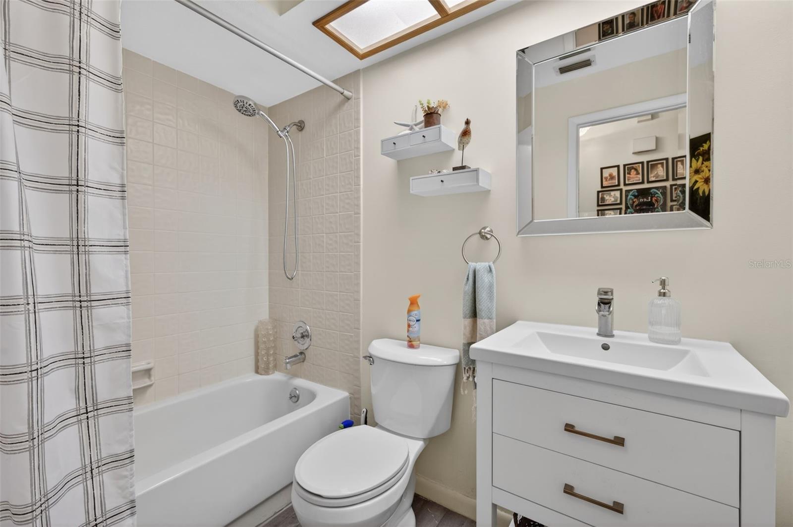 Image 21 of 32 For 9750 Lake Seminole Drive E