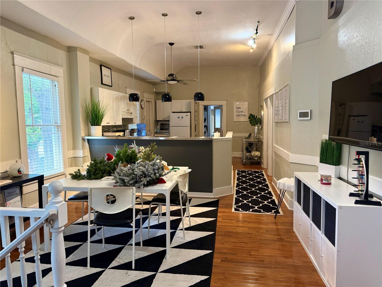 Image 5 of 13 For 701 Azeele Street