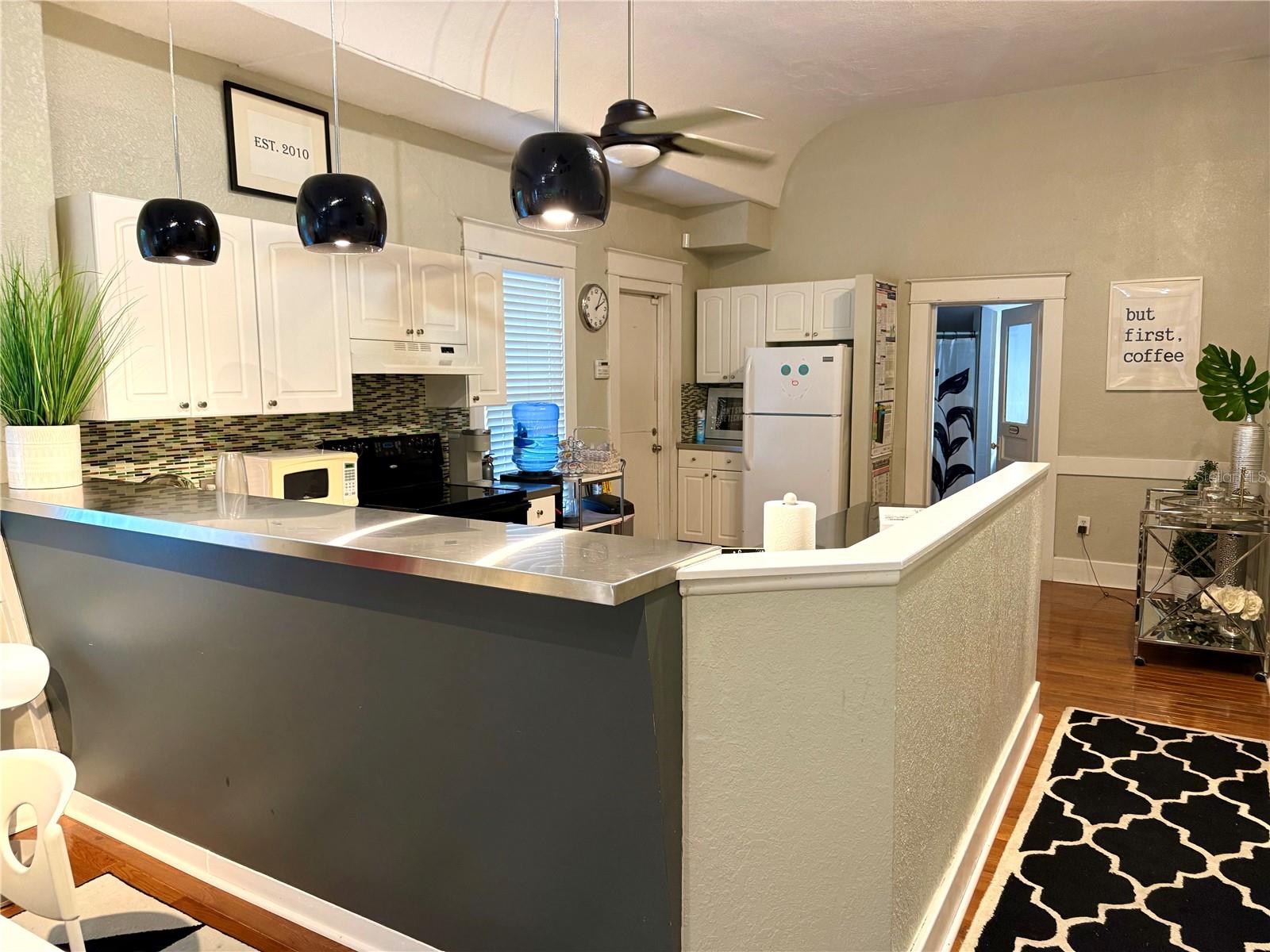 Image 6 of 13 For 701 Azeele Street