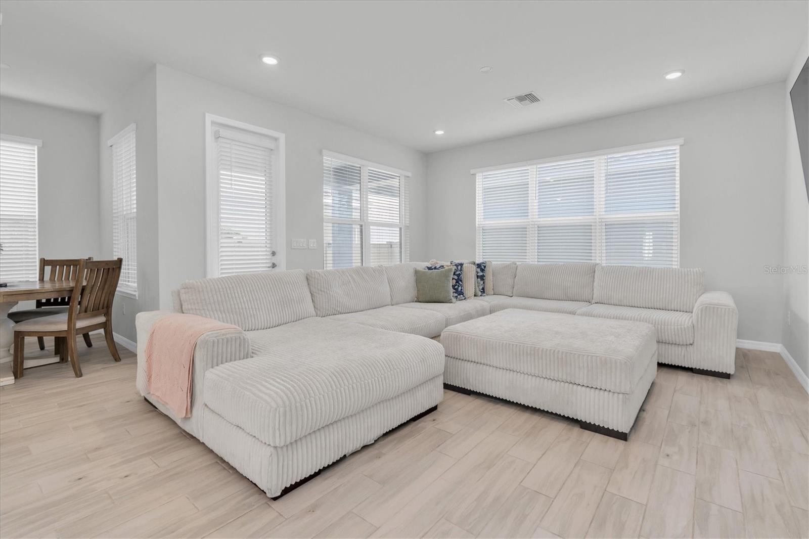 Image 6 of 63 For 13639 Rangeland Boulevard