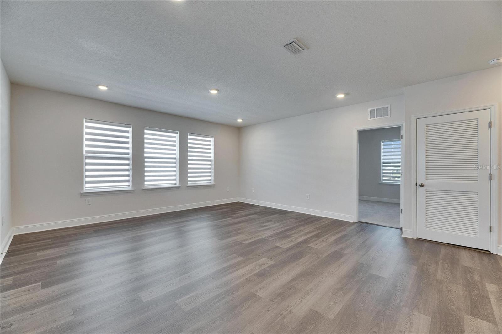 Image 21 of 38 For 182 Mangrove Manor Drive